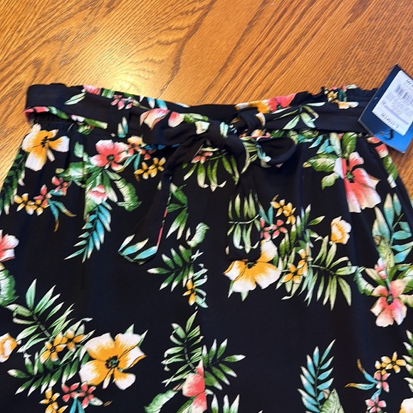 Girls Black,bright floral, flat front, pull-on lounge pants with belt. Art class - Picture 6 of 14